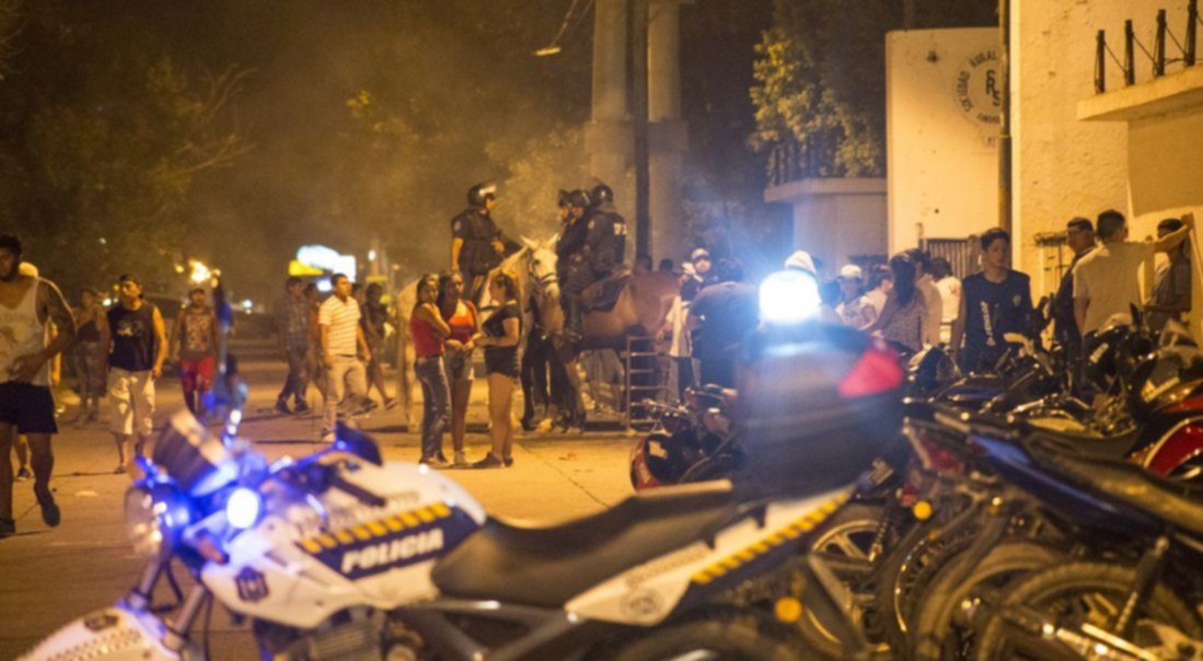 ABERRANTE| Golpearon a una policía afuera de la Carpa 'La Pacha'