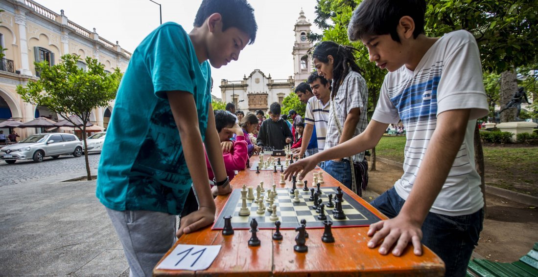 Jugando al ajedrez - El Tiempo de Salta