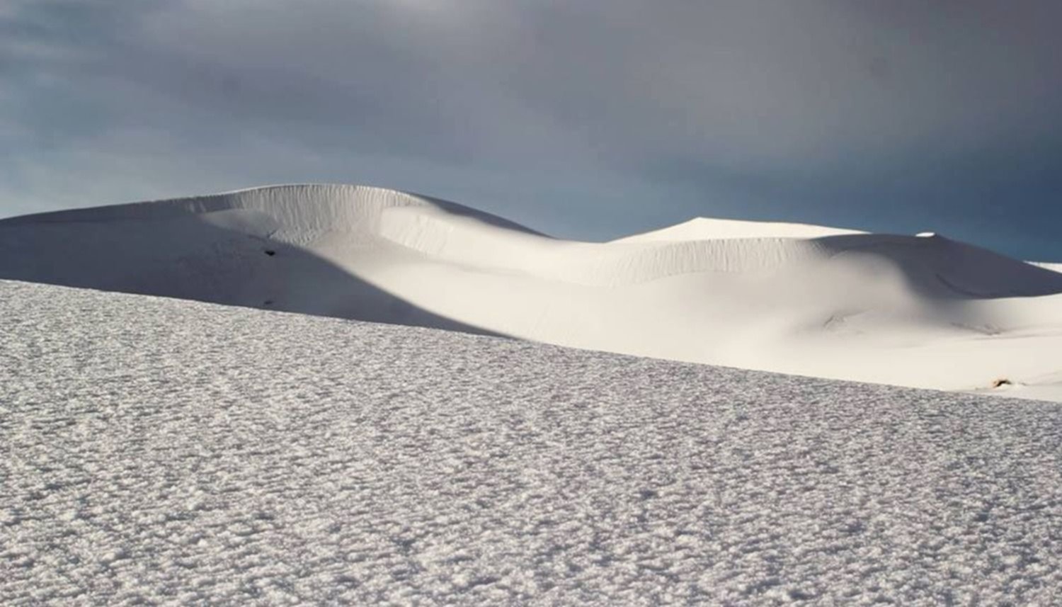 Cold desert. Снежная пустыня. Зима в пустыне. Снежные пустыни. Снег в пустыне.