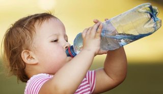 Cómo evitar el golpe de calor en niños y bebés