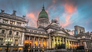 Gremios, políticos y abogados consideran que el DNU de reforma del Estado es inconstitucional