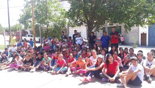 Niños disfrutan de la colonia de vacaciones