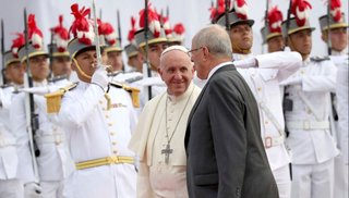 El Papa llegó a Perú y hoy recibirá a pueblos de la Amazonía