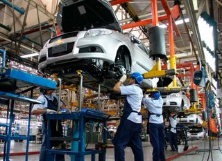 La industria se desplomó el 8,1 por ciento en junio, señaló el Indec