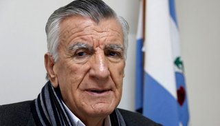 Gioja advirtió sobre un posible "conflicto social" por la baja de miles de planes sociales