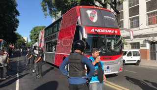 Por una amenaza de bomba, evacuaron el estadio de Hucarán antes del partido
