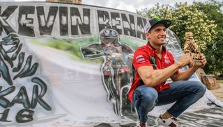 Kevin Benavides planea cambiar la moto por el auto