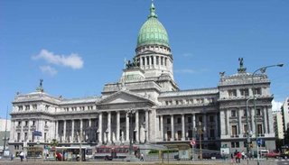 El megadecreto de "reforma del Estado" sería tratado en el Congreso el próximo martes