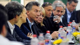 Los familiares de funcionarios deberán dejar sus cargos antes del 28 de febrero
