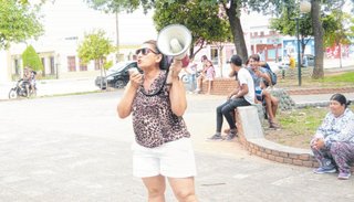 Piden la expulsión de la familia de los violadores a una niña