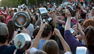 Cacerolazo por los aumentos
