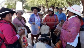 Video. Purmamarca canta, baila y celebra al ritmo de los copleros