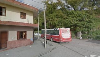 Automovilista ebrio chocó contra poste y fugó