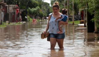 Al menos 2.200 personas permanecen evacuadas