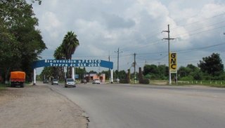 Lucha titánica contra el crecimiento de maleza en la ciudad de Perico