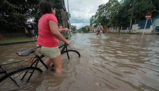 Sube la cifra de evacuados en provincias litoraleñas