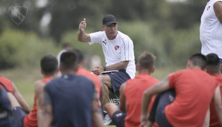 Independiente enfrenta a Gimnasia esta noche
