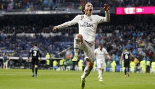 Real Madrid derrotó a Sevilla y es único tercero