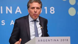Duvojne y Sandleris van a Davos en busca de inversores