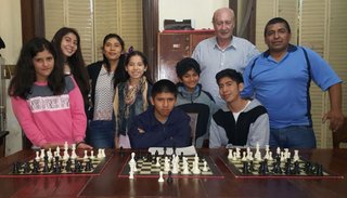 Villca prepara a los jóvenes para ir participar en el Argentino