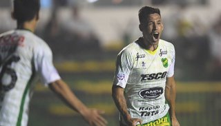 Defensa y Justicia alcanzó la cima del campeonato al vencer a San Lorenzo