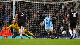 Agüero marcó un gol en la goleada del City en la FA Cup