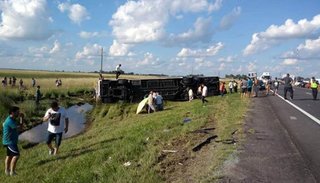 Un colectivo volcó y dejó 5 muertos y 29 heridos