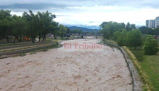 Tras las fuertes lluvias, creció el río Xibi Xibi