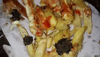 Un joven intentó pasar droga en un cucurucho de papas fritas
