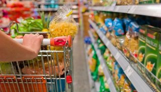 Una fuerte suba en los alimentos impulsó la inflación de febrero a 4,7%