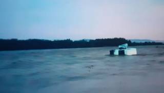 Crecida del río: anoche el Bermejo se llevó una camioneta y chalanas