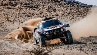 Al-Attiyah va por Peterhansel en autos
