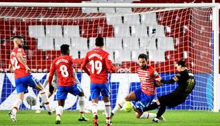 Show de Messi en la victoria de Barcelona: remate al ángulo y golazo de tiro libre