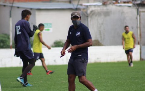 Ricky Gómez asumió en el santo