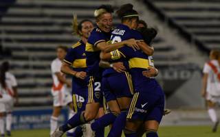 Boca goleó a River 7 a 0 y es el primer campeón del futbol femenino profesional Boca goleó a River 7 a 0 y es el primer campeón del futbol femenino profesional