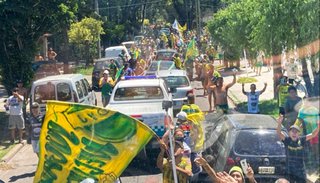 Tras ser recibido por hinchas en Ezeiza, el plantel de Defensa celebró el título en Varela