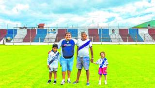 Santo y Antoniana, los niños que heredaron una pasión futbolera