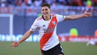Tres nuevos clubes europeos pusieron en el radar a la joya del fútbol argentino