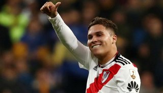 Juanfer se hace los estudios y después viaja a la Argentina