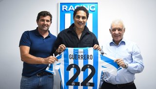 Paolo Guerrero fue presentado oficialmente en Racing