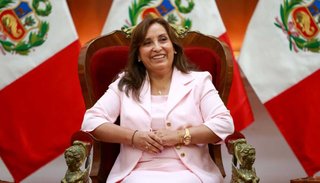 Presidenta de Perú, dispuesta a adelantar las elecciones