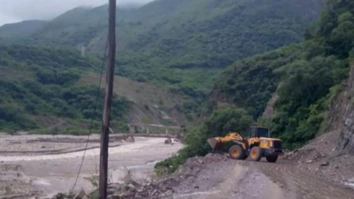 Vialidad trabaja para recuperar la comunicación en Los Toldos