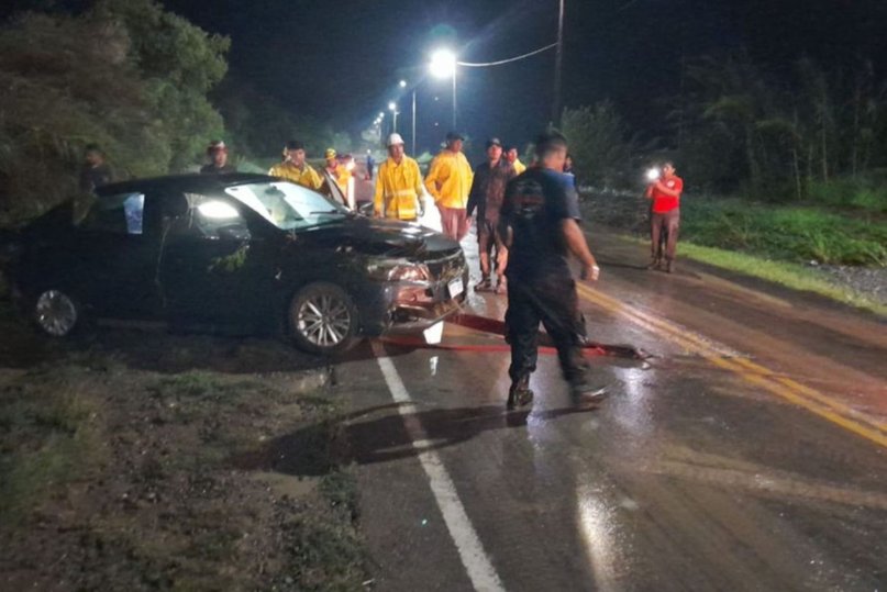  Temporal en el Valle de Lerma: Un auto fue arrastrado por el agua en La Merced