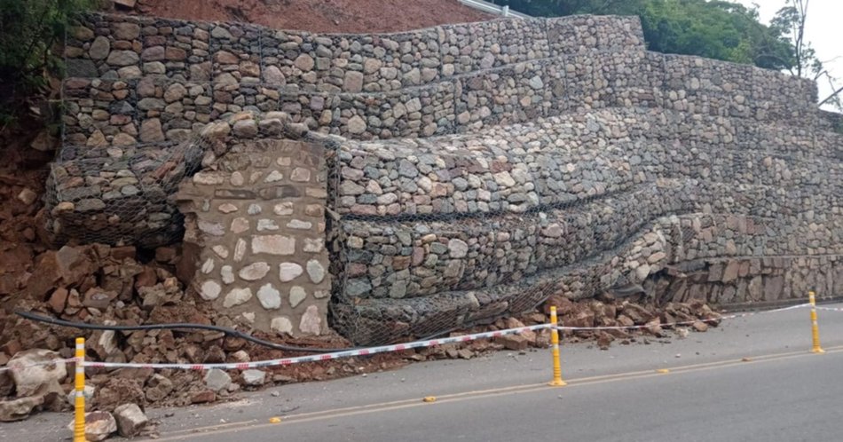 Temporal en Salta: Cierran el ingreso a la Ciudad de Salta por derrumbe en el Cerro San Bernardo