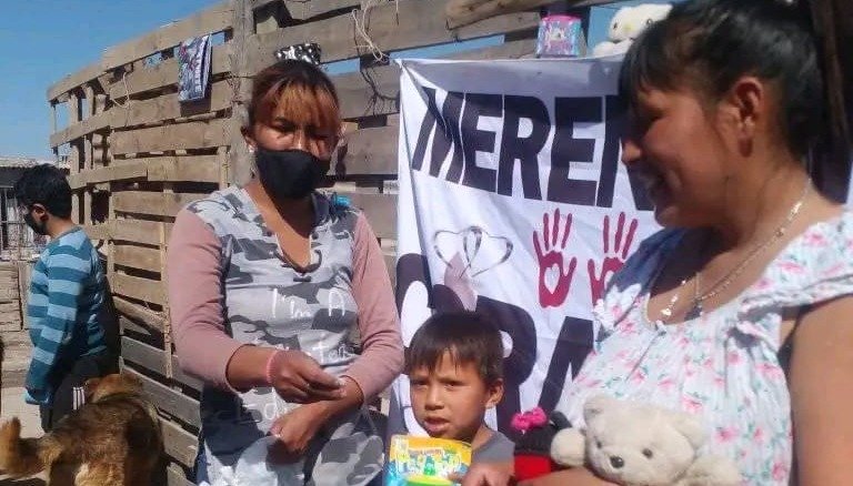 Atienden a 60 personas, les robaron elementos del merendero,  y ahora recolectan útiles y ropa para los damnificados por las lluvias