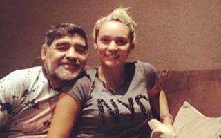 Maradona se peleó a los gritos con su pareja en Madrid y la policía tuvo que intervenir