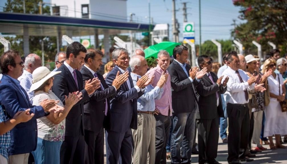 Marcelo y Silvia Romero, el gobernador Urtubey, el vicegobernador Isa, Norberto Freyre, López Arias, Wayar y el ministro Rodríguez, entre los presentes. Javier Corbalán Marcelo y Silvia Romero, el gobernador Urtubey, el vicegobernador Isa, Norberto Freyre, López Arias, Wayar y el ministro Rodríguez, entre los presentes. Javier Corbalán
