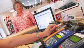 Aumentaron las compras con débito