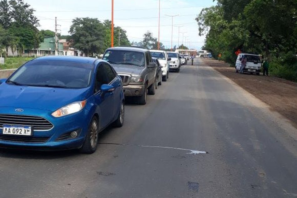 Los trabajadores del Ingenio Tabacal cortan el tránsito de la Ruta Nacional 50- Los trabajadores del Ingenio Tabacal cortan el tránsito de la Ruta Nacional 50