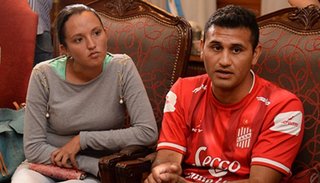 Video. Recompensan al changarín que rescató a una familia que era arrastrada por un río en Tucumán